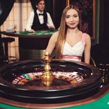 Filipino player accessing 777pub com live casino on a mobile phone